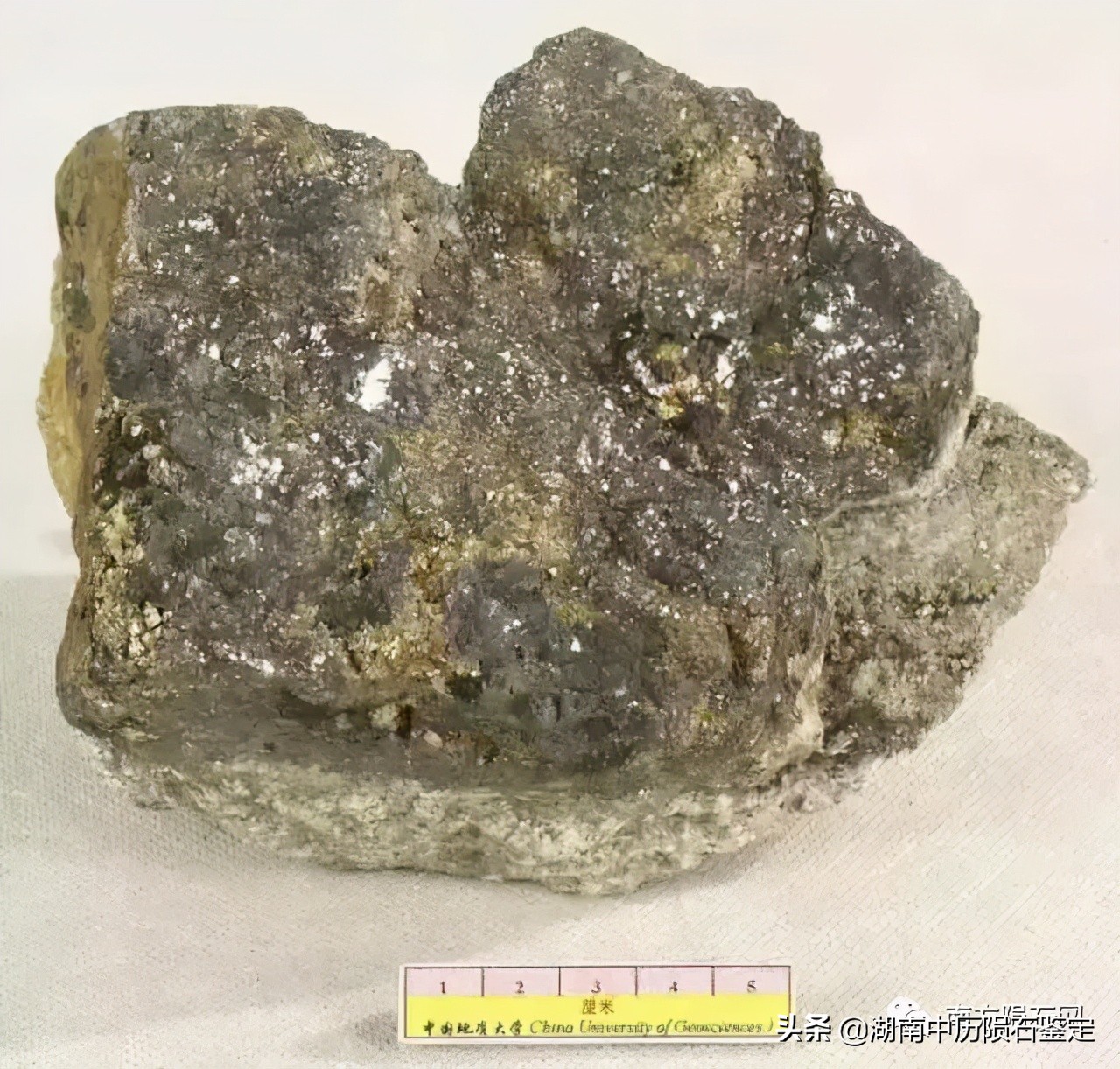 月球陨石与地球矿石的区别,月球陨石和矿石有什么区别