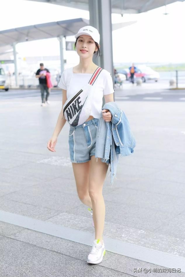 夏季t恤如何穿出高级感,夏天白t恤怎么穿出高级感视频