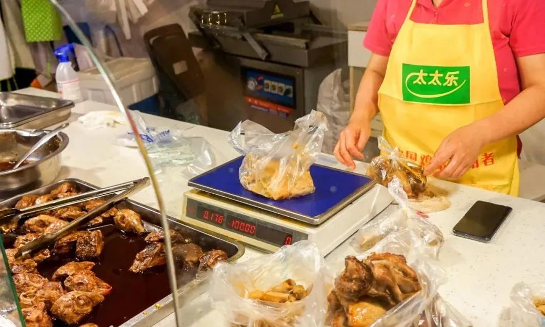 成都闹市区有家苍蝇馆子40平米,成都苍蝇馆子本地人推荐便宜好吃