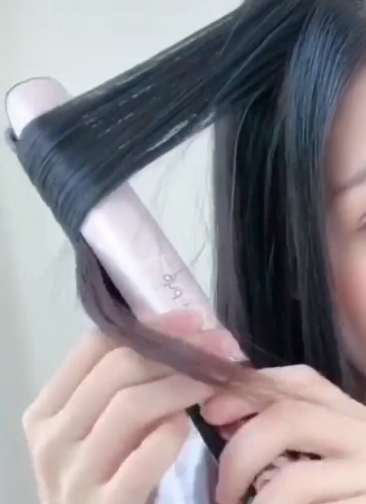 直发棒卷发方式,直发棒怎么卷后面头发