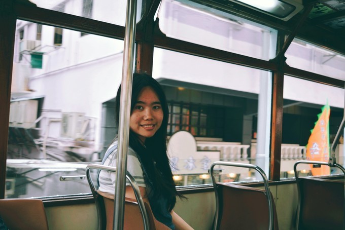 世界将我包围下一句,世界将我包围演唱