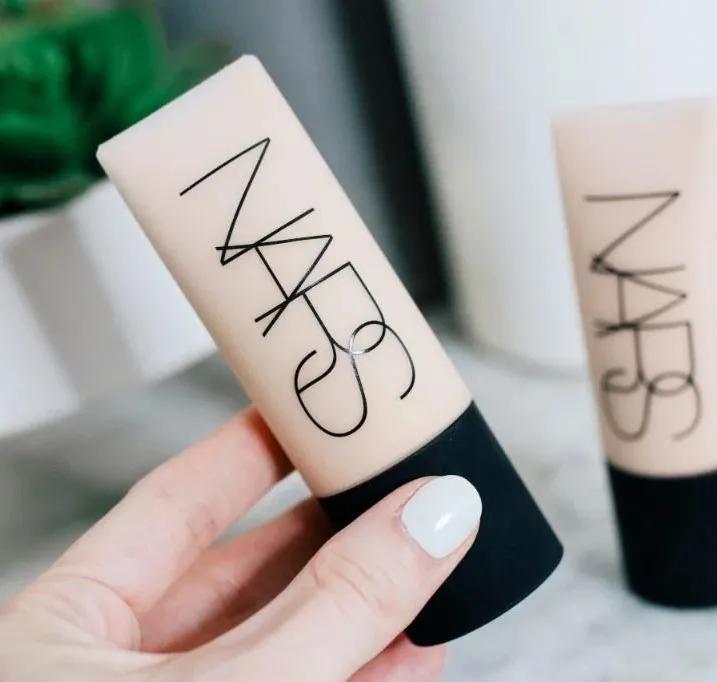 真哑光,999口红哑光很拔干是正品吗