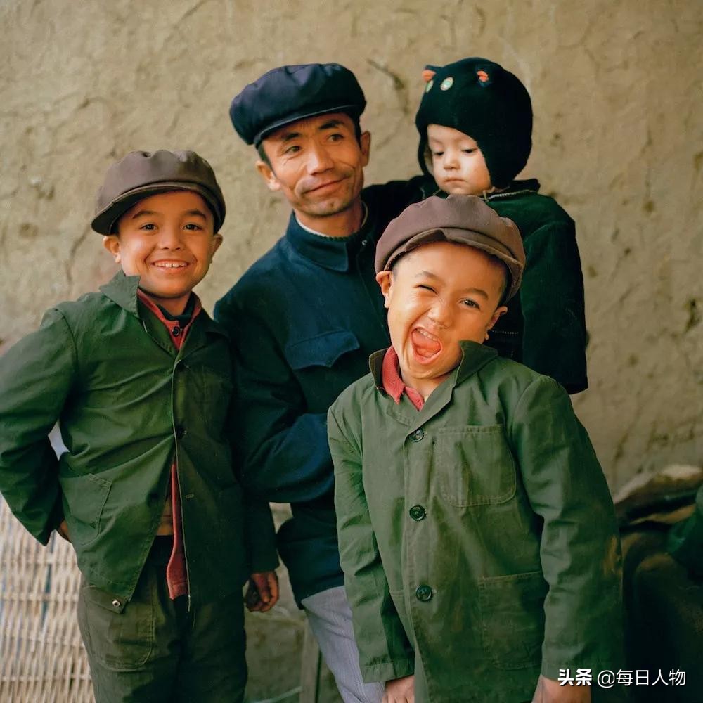日本摄影师给中国儿童拍照,著名摄影师回忆第一次给孩子拍照