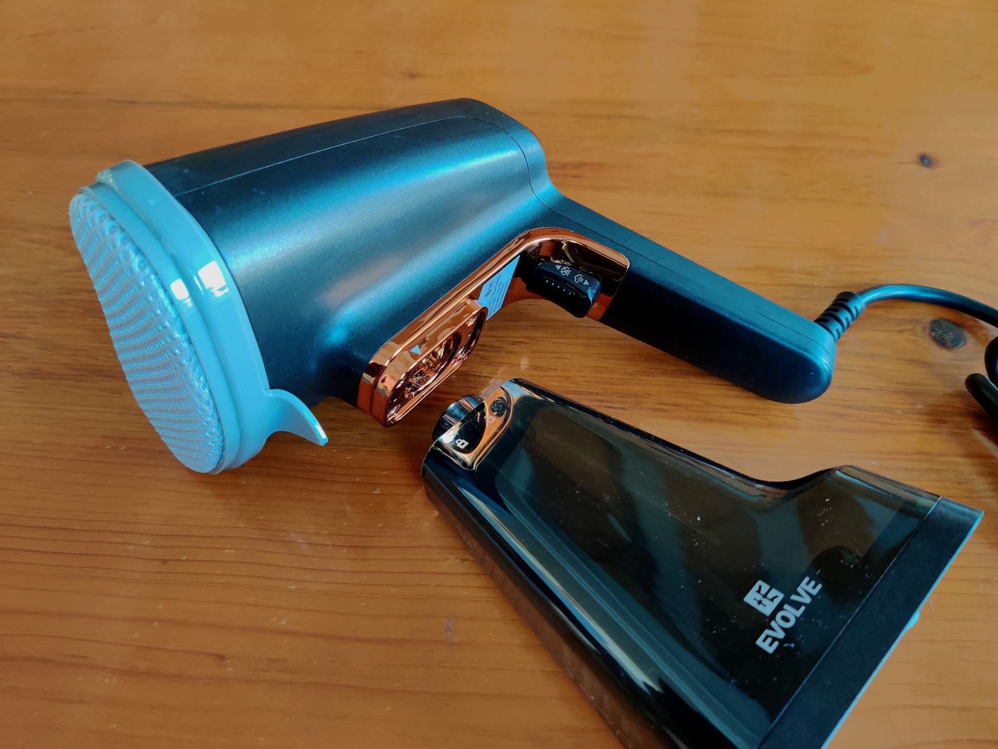 家居旅行都实用，卓力出品的衣未手持挂烫机，300多香不香