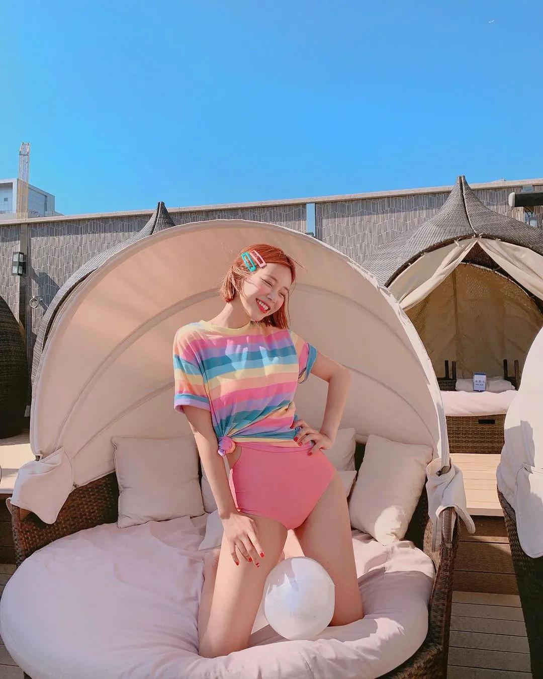 冬款大衣搭配连帽毛衣,大衣内搭毛衣裙冬中长款