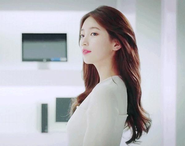 头发发质很蓬松而且很毛躁 (头发稀少不蓬松出油还厉害)