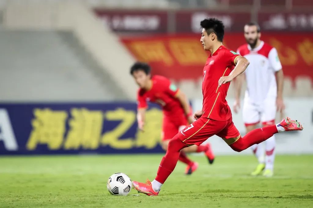 中国男足该不该骂,中国男足被骂的视频