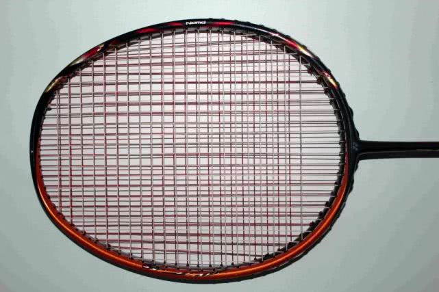 进攻型羽毛球拍推荐排行榜前十名,快速进攻高端羽毛球拍推荐