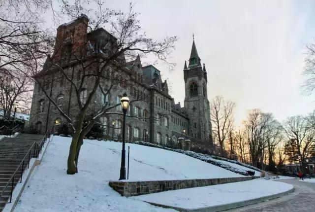 它是东岸首屈一指的工科强校，被称为”隐藏的常春藤“！