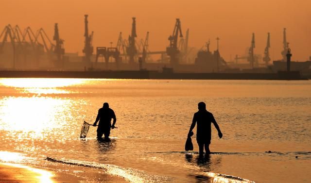 秦皇岛赶海拾贝地址免费,北海赶海挖螃蟹方法