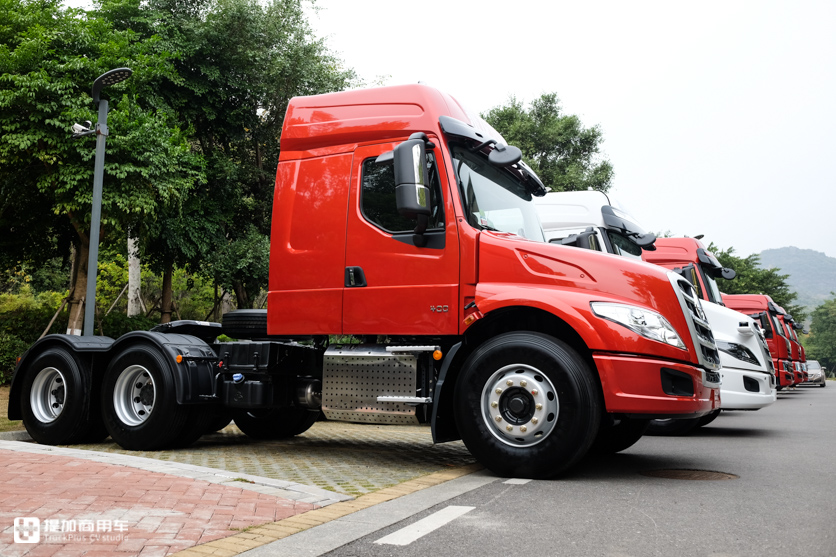 30万左右的卡车,30万国六牵引车