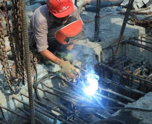 电焊打眼眼睛发雾如何解决,电焊打眼用什么眼药水最快见效