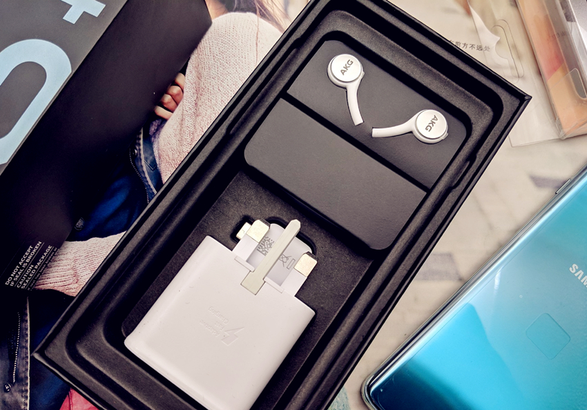 三星s10+开箱琉璃绿,三星s10+港版