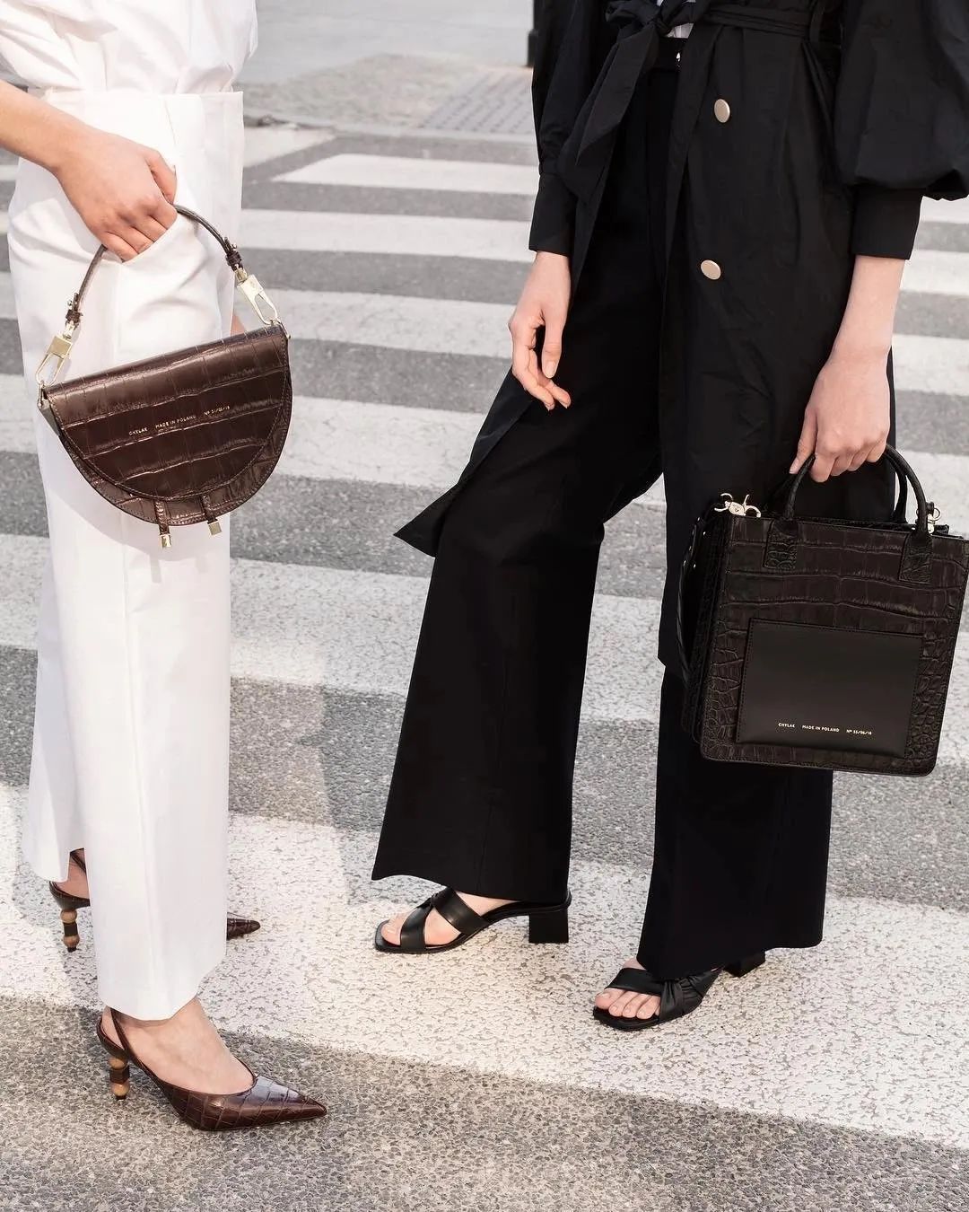 纵然每年流行的都不一样,有这样一个趋势——鳄鱼压纹