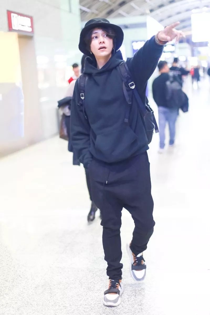 陈坤穿搭风格,怎样穿搭才减龄男