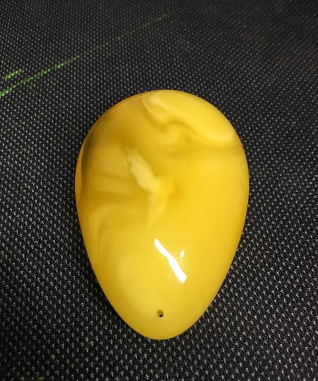 蜜蜡假的和真的区别在哪里,一招分辨蜜蜡真假和种类