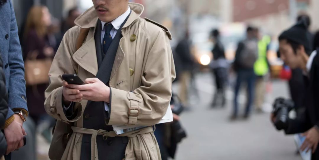 矮个子风衣内搭怎么搭配,矮个子穿风衣怎么搭配裤子好看