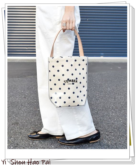 pvc包包的时髦搭配瞬间,2022春夏流行小清新包包