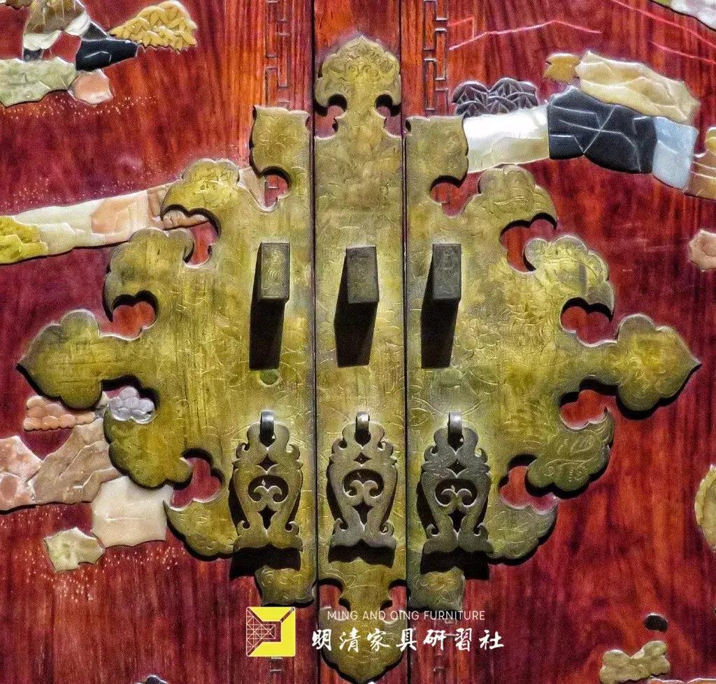 明清家具展厅灯光设计,明清家具铜蝙蝠配饰