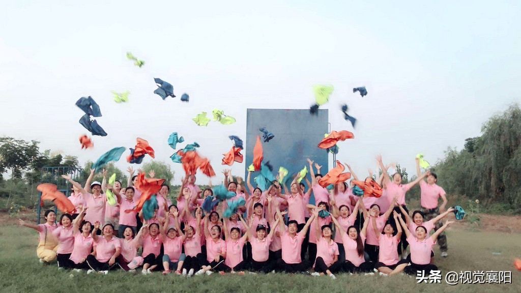 三月沁醒焉柔魅力——襄阳东方国际幼儿园莫愁湖边庆“三八”