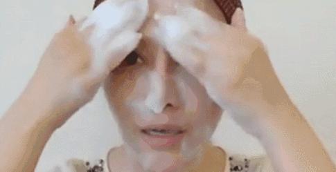 洗脸的时候脸颊刺痛发红,洗脸后脸发红是什么原理