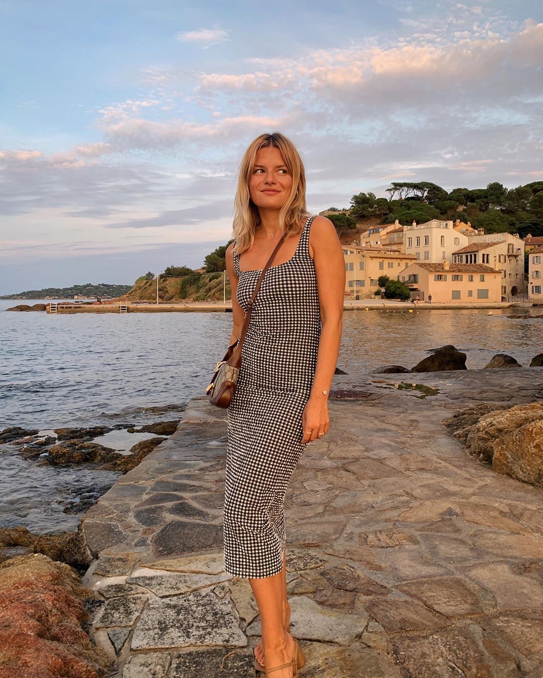 天生黄黑皮的人怎么才能变白,为啥有些人晒黑了容易变白