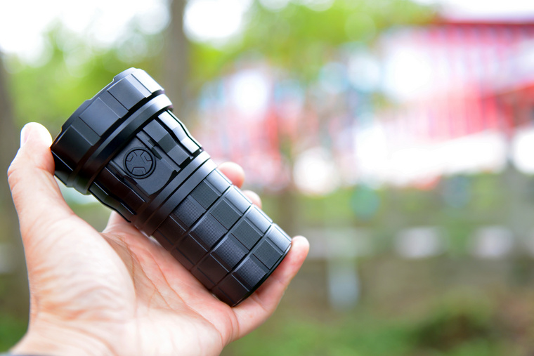 自从拍完这个手电之后,公园里人少了好多