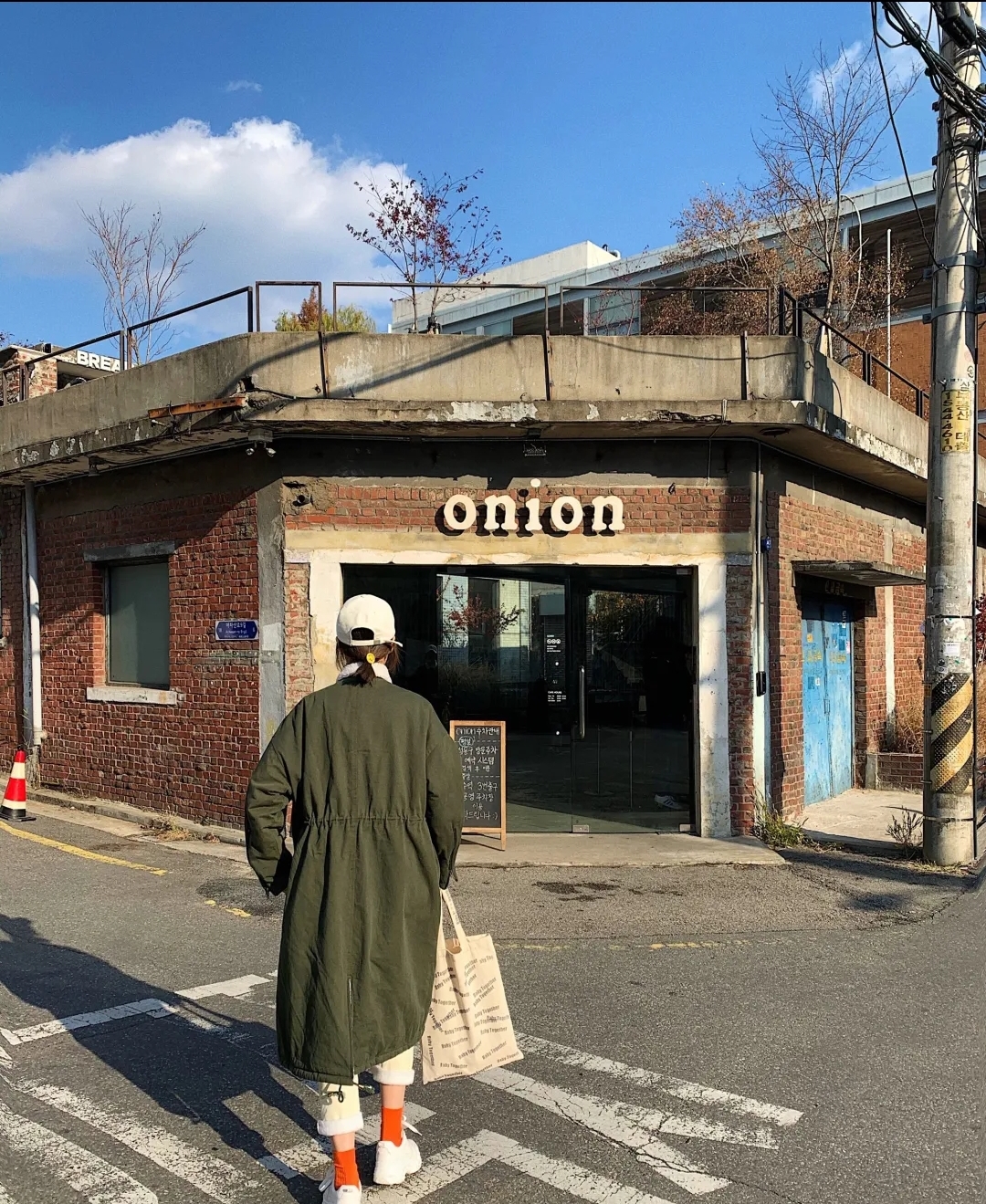 韩国网红设计师，把旧厂房改造成咖啡烘焙店，开这样的店真幸福