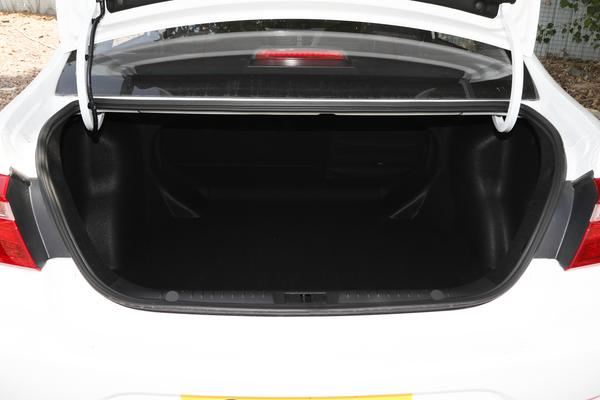 吉利远景：都说车内空间大，油耗表现究竟如何？