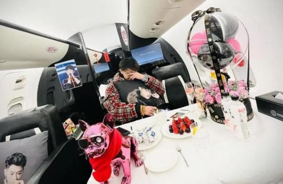 黄子韬高调晒私人飞机事件,黄子韬私人飞机图片