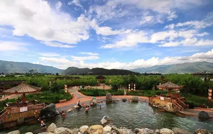 云南保山附近有哪些天然温泉,云南罗茨温泉哪家环境好又实惠