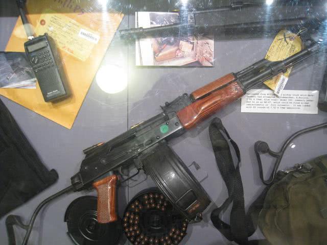 真实的流血大促销!美国骚乱不断升级,俄国AK步枪乘机打折销售