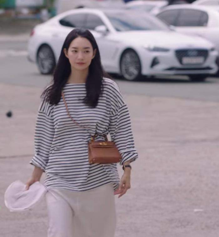 不愧是韩剧一姐，申敏儿《海岸村》爱马仕包、卡地亚、RV轮着晒