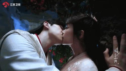 这个吻戏…看完连恋爱都不想谈了