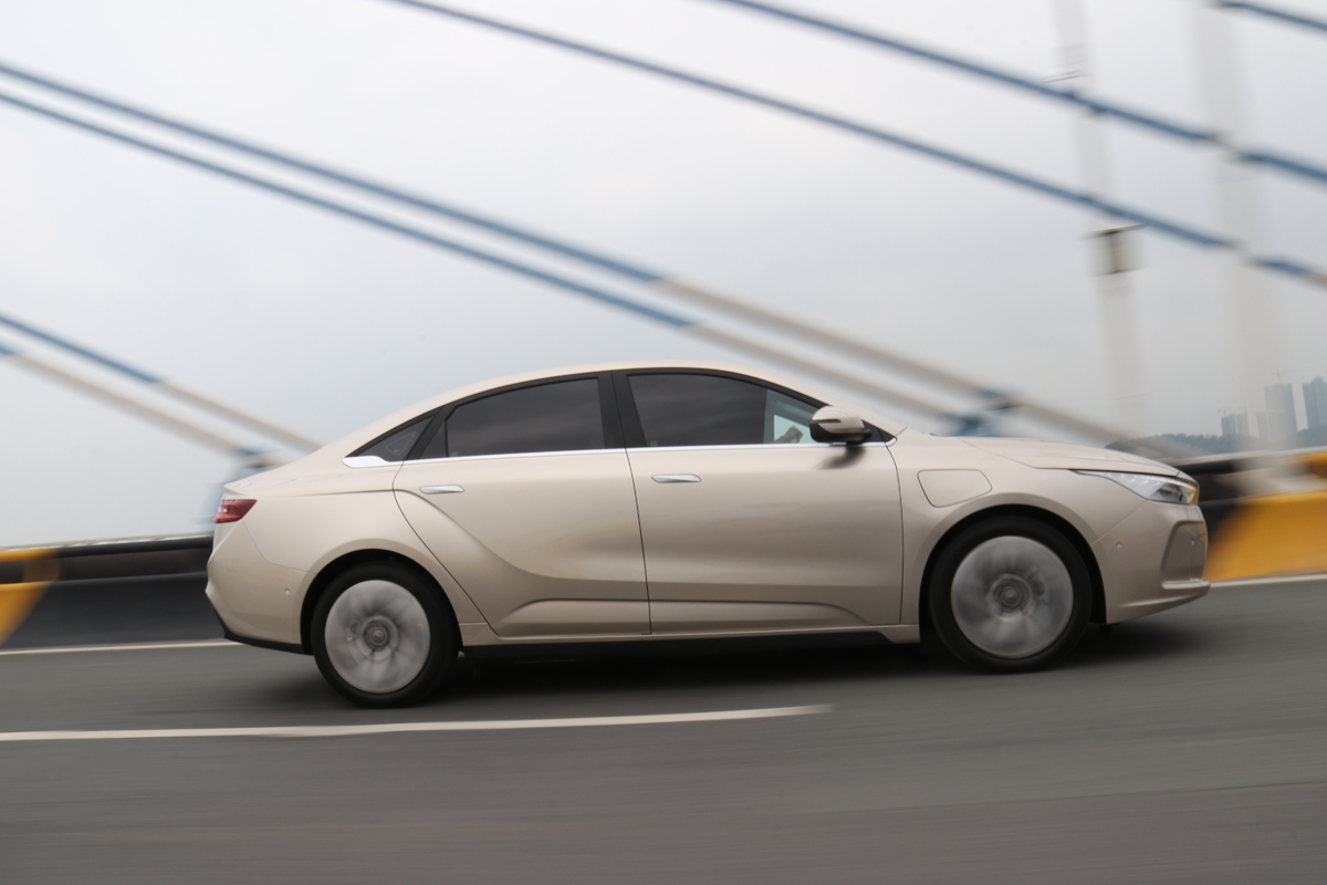 几何a对比特斯拉,几何a和特斯拉哪个值得买