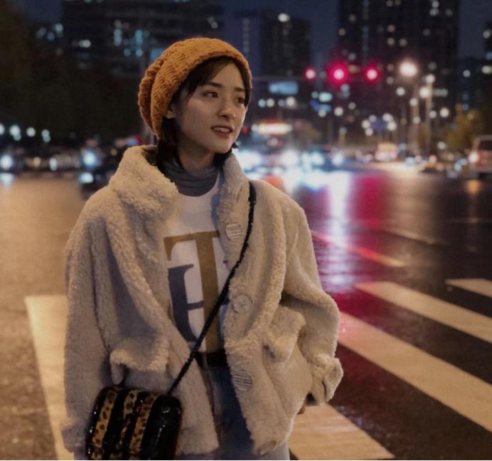 绉嬪啲瀛d笁鍚堜竴瓒呯骇濂界湅闃查淇濇殩,绉嬪啲淇濇殩绌挎惌姣涚粧