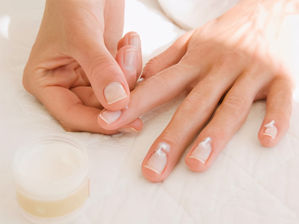 唇膏的9种用法,学会这几个小技巧不会嫌弃牙膏多