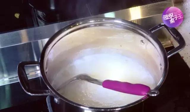 熬粥总是溢锅看这里帮你解决,煮米粥总是溢锅怎么办