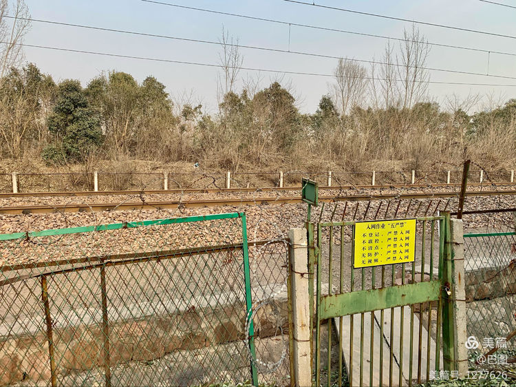 新安老家怀旧行，洛玻砂岩矿成为历史，洛阳水泥厂辉煌不再