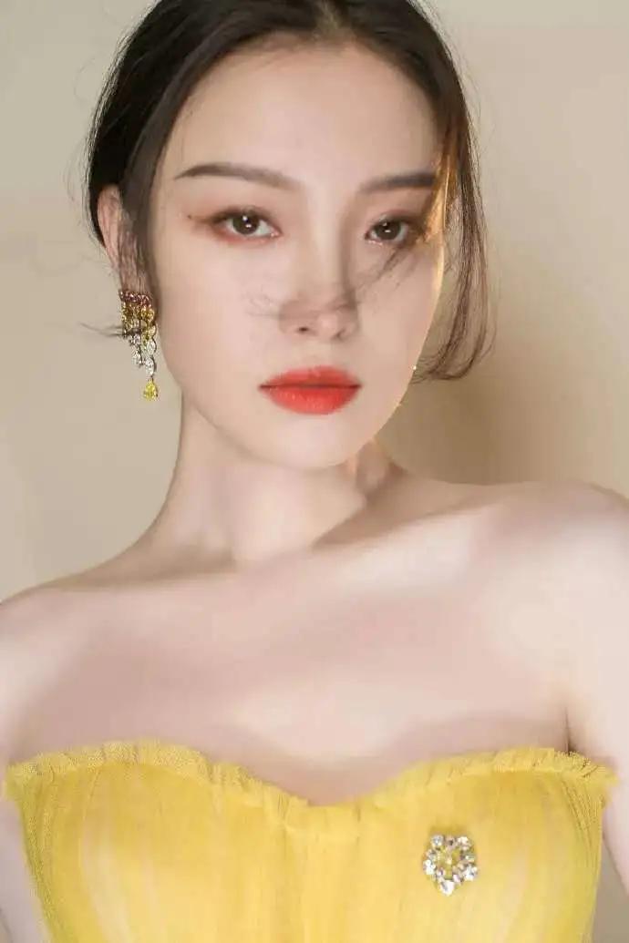 自然眉与韩式一字眉,韩式一字眉为什么不流行了