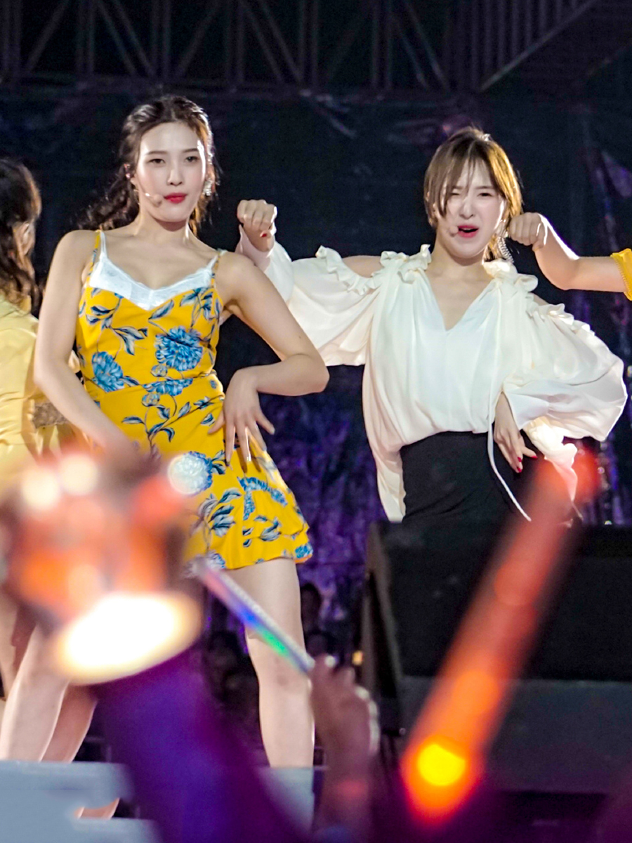 joy朴秀荣彩虹裙,joy朴秀荣绿色连衣裙