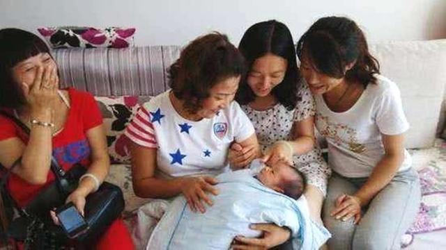 生完孩子后会变成晒娃狂魔吗,顺产的娃几天可以出去晒太阳