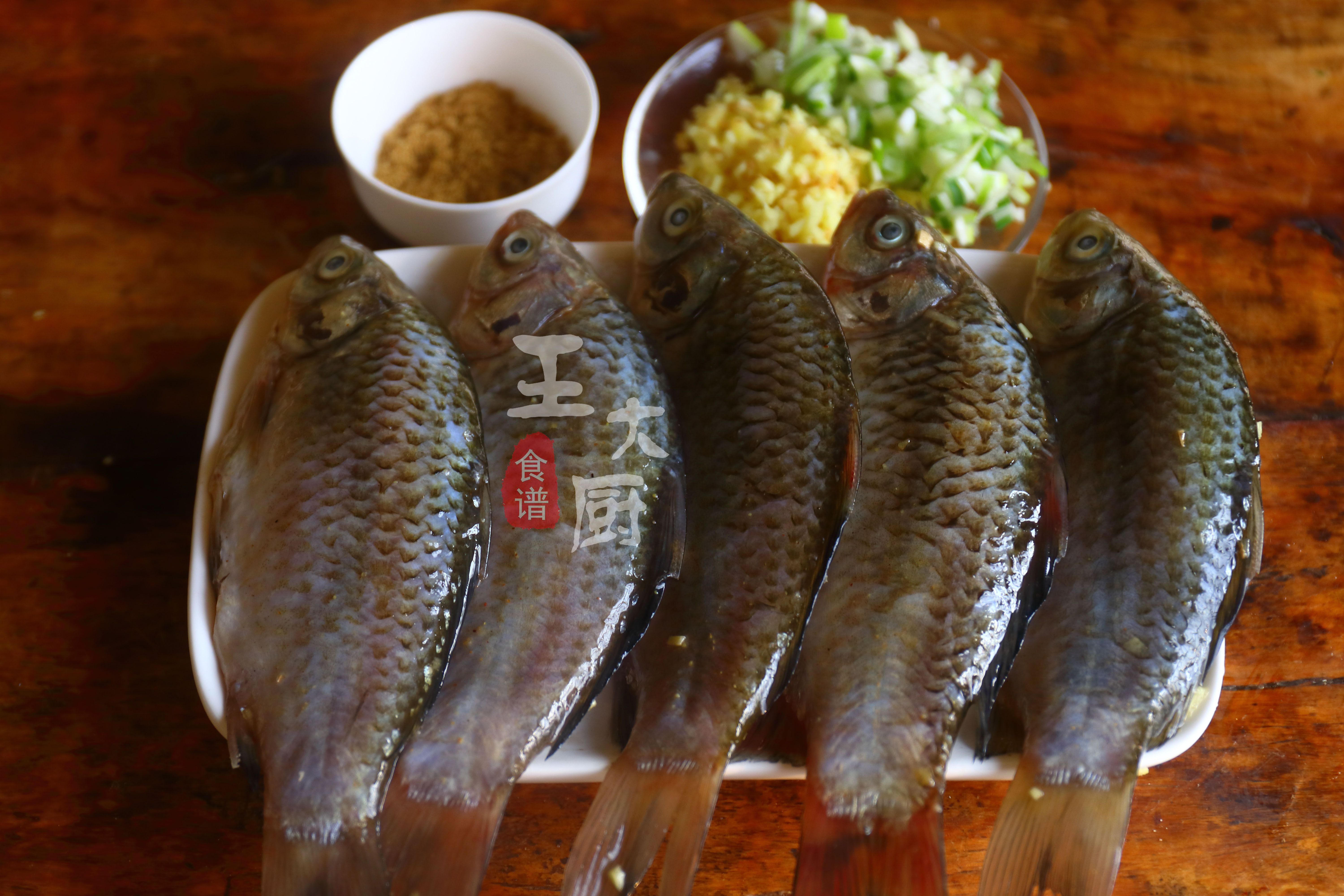 煎鲫鱼最好吃的做法大全家常,怎么煎鲫鱼好吃又简单