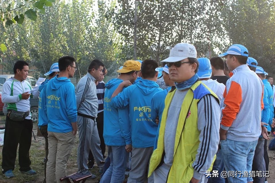 天冷钓鱼需要哪些保暖装备,钓鱼天冷必备哪些防寒物品