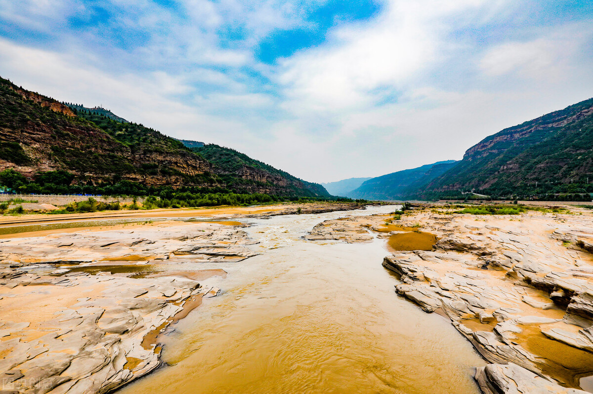 追寻黄河上的诗与远方，看“三万里河东入海”，学习地理知识