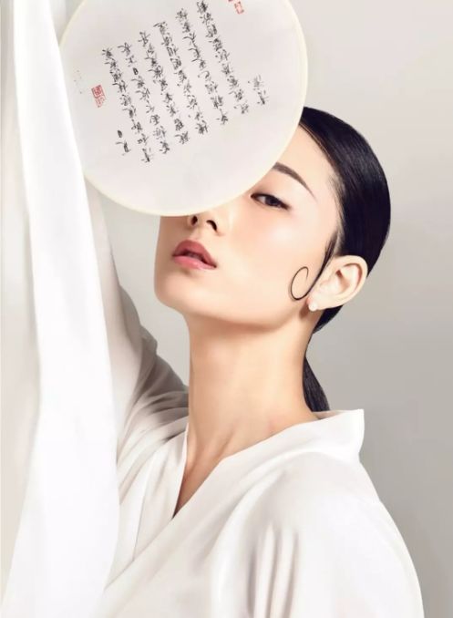 故宫口红枫叶红试色,故宫口红和花西子口红