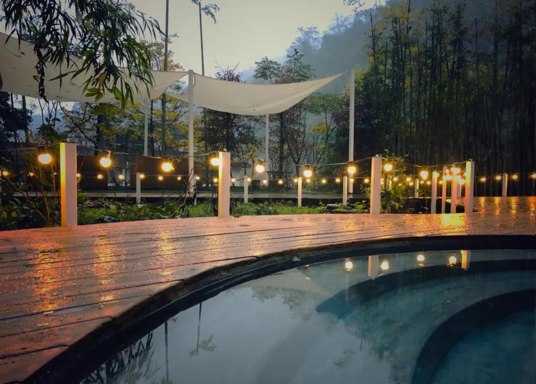 露天温泉小院精品,一房一厅庭院私家温泉