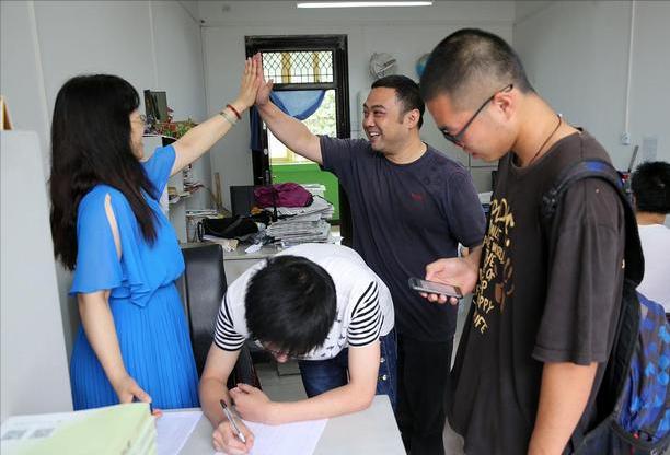 河南最新高考录取分数线公布,2021河南高考理科超二本线110分