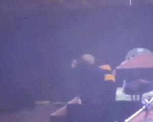 爱豆歌谣大赏,盘点韩国爱豆舞台摔倒瞬间