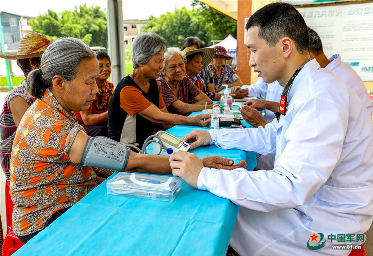 中医义诊进警营惠警行动暖人心,暖心健康义诊